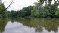 Le long du lac en face de la base de loisirs
