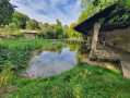 Le petit plan d'eau du lavoir avec ses remous