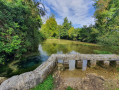 Le petit pont romain et la résurgence dite des Lèches