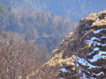 Le rocher du Fuchsfelsen depuis le rocher du Vogelstein Le rocher du Fuchsfelsen depuis le rocher du Vogelstein