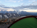 Le soleil pointe son nez sur le mont Blanc