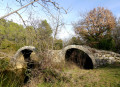 La Tour de Vias et le pont roman depuis les Matelles