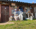 Les deux vieux devant leur maison