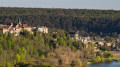 Liverdun avec le ch&acirc;teau Corbin &agrave; droite