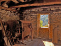 Maison ouverte le long du chemin muletier