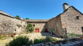 Maison typique avec aire de battage