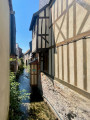 Maisons &agrave; colombages et canal &agrave; Pont-Audemer