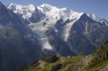 Massif du Mont Blanc et ses glaciers depuis Cornu. le sentier vers le col du Lac