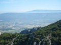 Maubec  et  en toile de fond  le  Mont Ventoux
