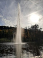 Même jet d'eau mais sous une lumière différente