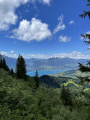 Montée avec vue sur le lac