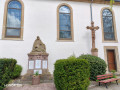 Monument aux morts et croix