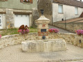 Oeuilly. La fontaine de la Croix d'Or
