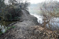 Passage étroit entre Seine et étang