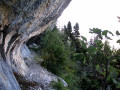 Passages avec falaise en dévers