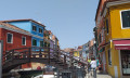 Passerelle et maisons colorées de Burano
