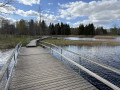 Passerelle sur un lac karstique