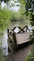 petit abri au bord de l'eau