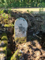 petit pierre tombal (je penses...) a cot&eacute; du dolmen