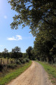 Petite route gravillonnée amenant aux Patras