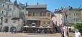 Photo des commerces sur la Place de l'Hôtel de Ville