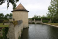 Pigeonnier du Logis de Vezançais et les douves