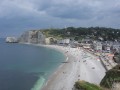 Plage d'Etretat et vue sur la porte Amont Plage d'Etretat et vue sur la porte Amont