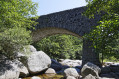 Pont de pierre sur la Thines