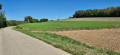 Prendre le premier chemin en terre à droite, puis encore à droite.