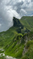 Rencontre entre brume et montagne
