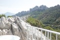 Rocher du Midi - coup d'oeil sur les Dentelles sarrasines et le Ventoux Rocher du Midi - coup d'oeil sur les Dentelles sarrasines et le Ventoux