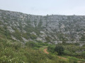 route de terre en arrondi vue du haut  de la grande  descente