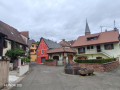 Rue des Suisses et sa fontaine