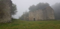 Ruines dans le brouillard sur Gampaloux