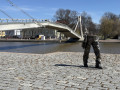 Sculpture de bronze sur le quai de la Porvoonjoki
