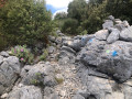 Sentier en pierre de la ligne de crête