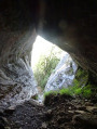 sous les escaliers en fer
