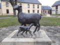 Statue bronze de la brebis et son agneau