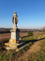 Statue de la vierge au pieds du chateau La louvière