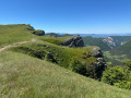À cheval sur le Plateau d'Ambel depuis le Refuge de la Gardiole À cheval sur le Plateau d'Ambel depuis le Refuge de la Gardiole