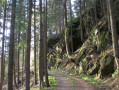 Die Kapelle des Guten Hirten und der Daber-Wasserfall