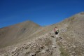 Sur le sentier bien cairné à l'approche de la crête