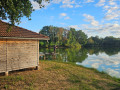 Chalet et pêcheur