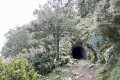 Tunnel pour le passage de la conduite d'eau enterrée.
