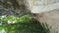 Un Chemin étroit au pied des falaises