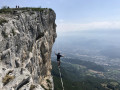 Un «slack liner» en action Un «slack liner» en action
