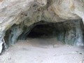 une des trois grottes