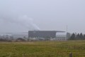 une usine au loin