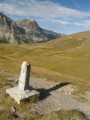 Une vieille borne au dessus de Bousson