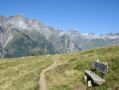 Une vue dégagée entre les deux auberges.